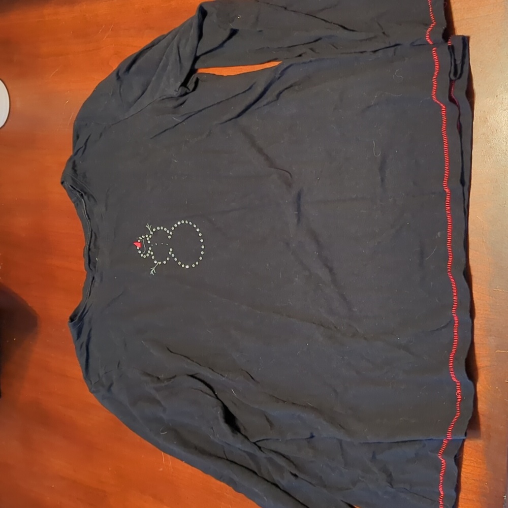 HUE Woman's Black pajama top with runestone snowman